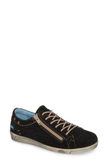 Women's Cloud Aika Star Perforated Sneaker .5-6us / 36eu - Black