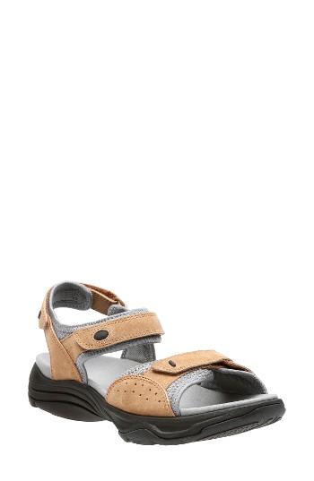 Women's Clarks Wave Grip Sandal M - Brown