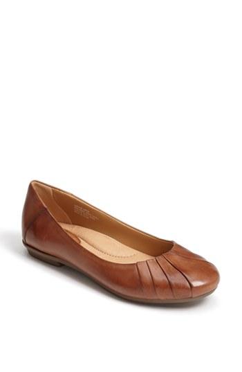 Women's Earth 'bellwether' Flat