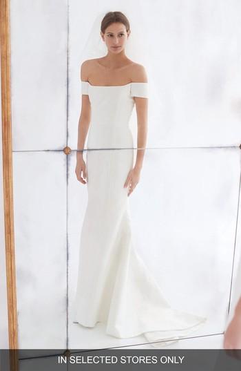 Women's Carolina Herrera Greta Off The Shoulder Trumpet Gown, Size In Store Only - Ivory