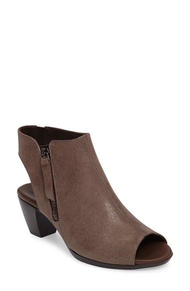 Women's Munro Nakita Sandal M - Metallic