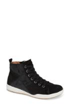 Women's Comfortiva Lupine Sneaker .5 M - Black