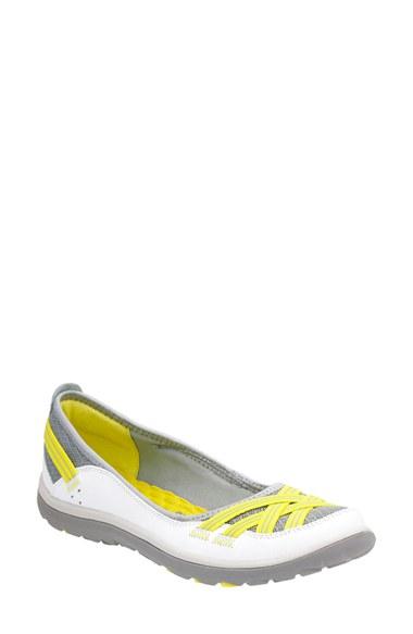 Women's Clarks Aria Flat M - White