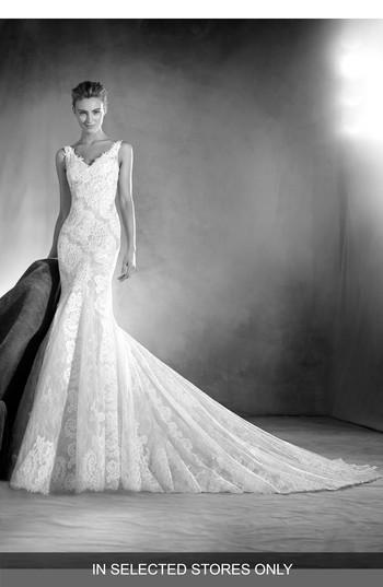 Women's Atelier Pronovias Elaia Lace Mermaid Gown, Size - Ivory