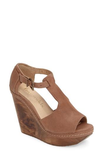 Women's Five Worlds Drama Wedge Sandal M - Brown