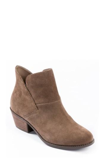 Women's Me Too Zena Ankle Boot .5 M - Beige