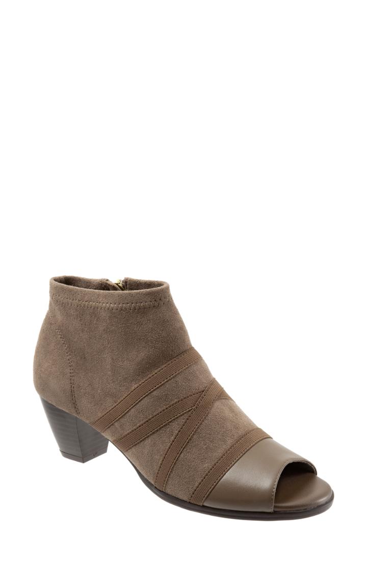 Women's Trotters Maris Bootie .5 M - Brown