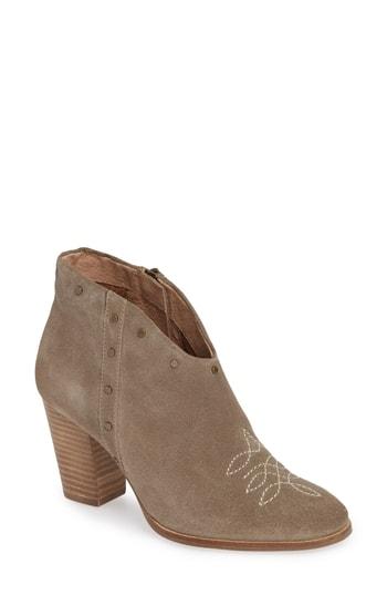 Women's Ariat Kaelyn Bootie .5 M - Beige