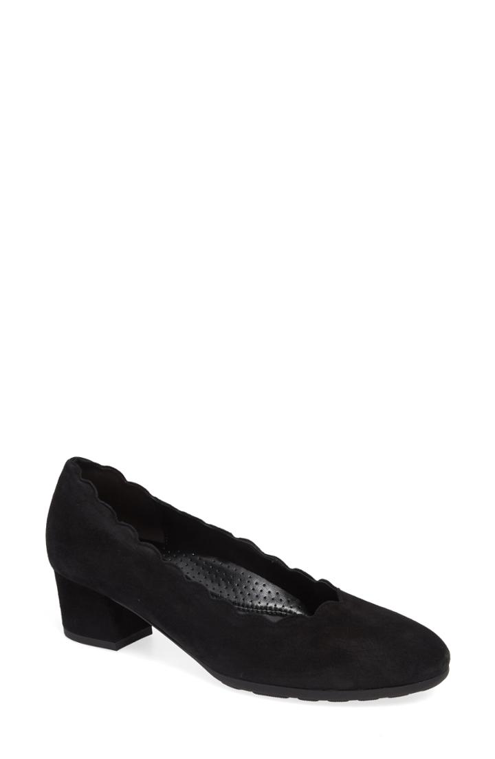 Women's Gabor Scalloped Pump M - Black