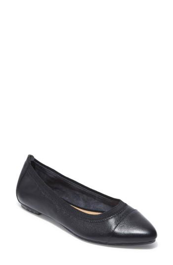 Women's Me Too Arianna Pointy Toe Flat .5 M - Black