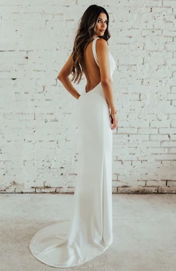 Women's Noel And Jean Paloma Plunge Back Trumpet Gown