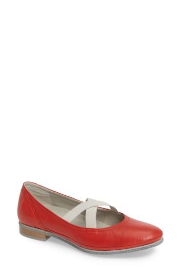 Women's Cloud Ballet Strappy Flat .5-6us / 36eu - Red