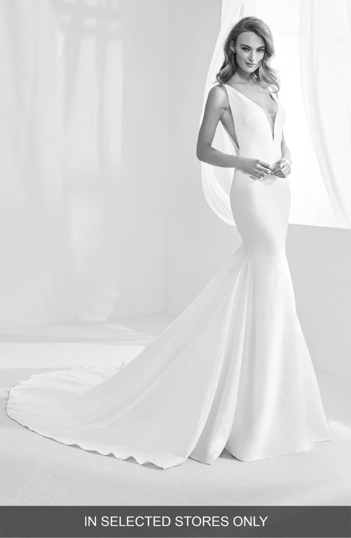 Women's Atelier Pronovias Racimo V-back Crepe Mermaid Gown, Size - Ivory