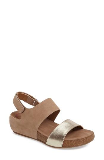 Women's Comfortiva Seeley Sandal M - Brown