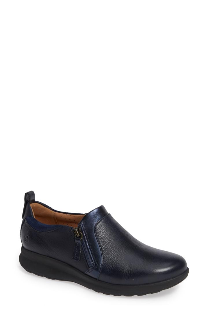 Women's Clarks Un Adorn Zip Sneaker .5 M - Blue