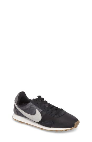 Women's Nike Pre Montreal Racer Sneaker M - Grey