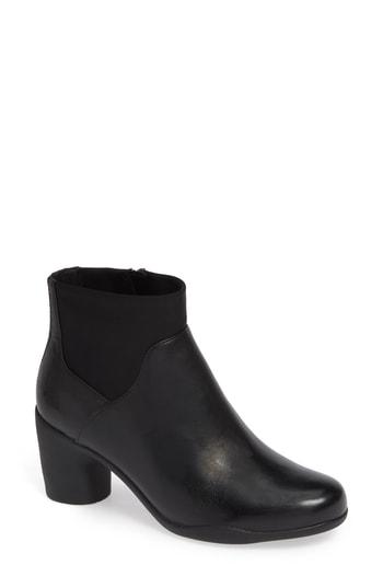 Women's Clarks Un Rosa Ankle Boot M - Black