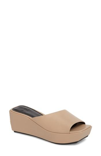 Women's Marc Fisher Ltd Yailyn Platform Slide Sandal .5 M - Brown