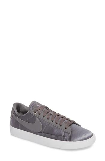 Women's Nike Blazer Low Se Sneaker M - Grey