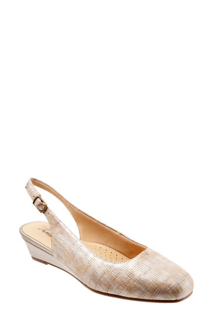 Women's Trotters Lenore Slingback Pump .5 M - Beige