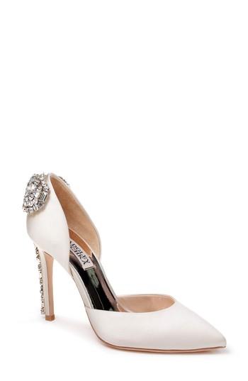 Women's Badgley Mischka Parker Pump M - White