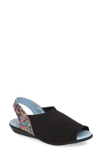 Women's Cloud Cuteness Slingback Sandal .5-6us / 36eu - Black