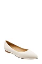 Women's Trotters Estee Pointed Toe Flat .5 M - Ivory