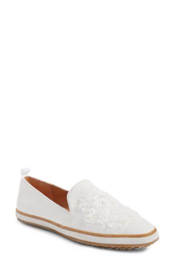 Women's Bill Blass Sutton Loafer Flat .5 M - White