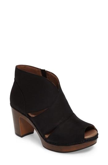 Women's Dansko Delphina Block Heel Bootie .5-7us / 37eu M - Black