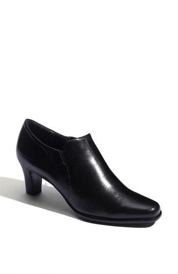 Women's Trotters Pump