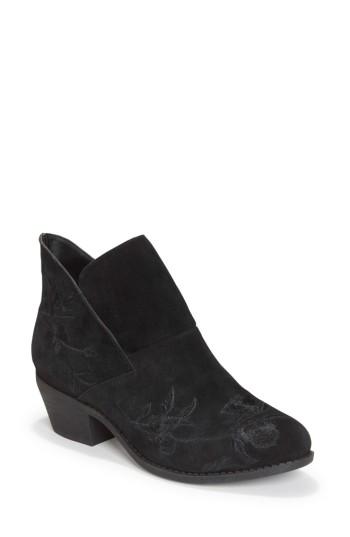 Women's Me Too Zena Ankle Boot .5 W - Black