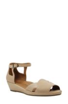 Women's L'amour Des Pieds Betterton Sandal .5 M - Beige