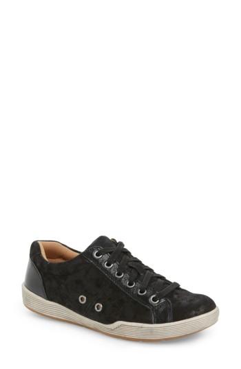 Women's Comfortiva Lyons Low-top Sneaker .5 M - Black