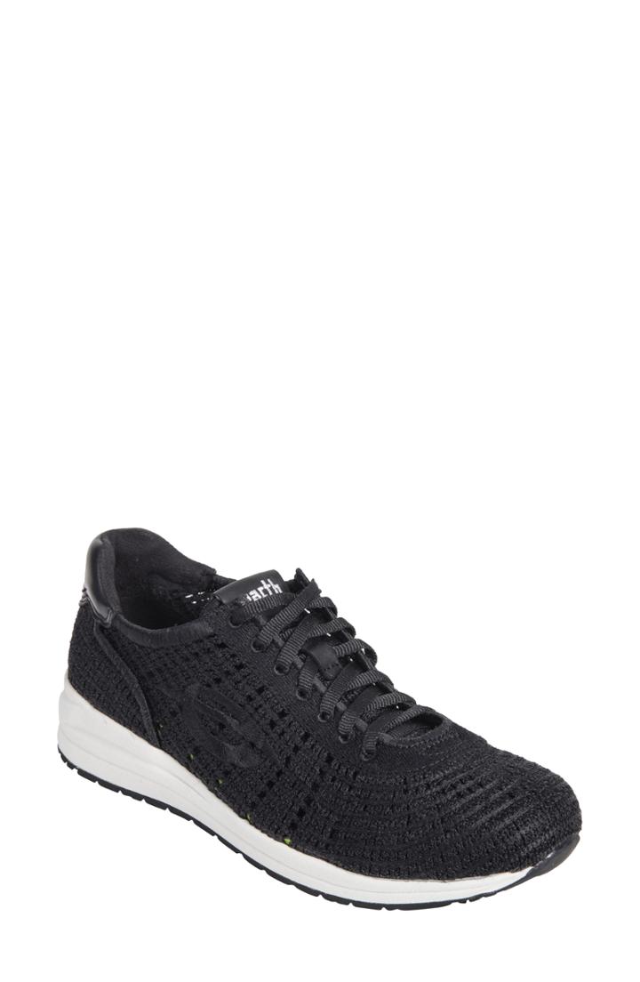 Women's Earth Vital Sneaker .5 M - Black