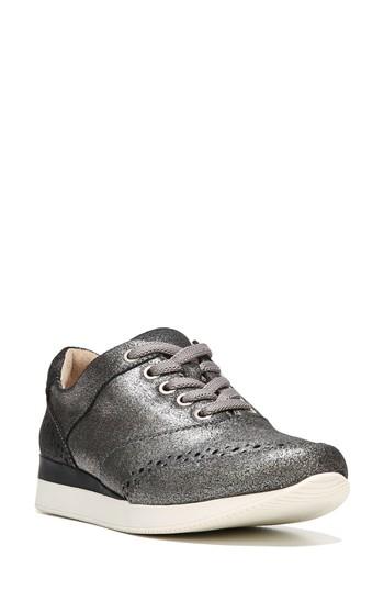 Women's Naturalizer Jimi 2 Perforated Sneaker .5 M - Metallic