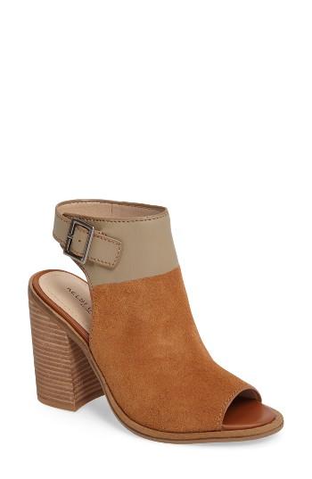 Women's Kelsi Dagger Brooklyn Milton Sandal .5 M - Brown