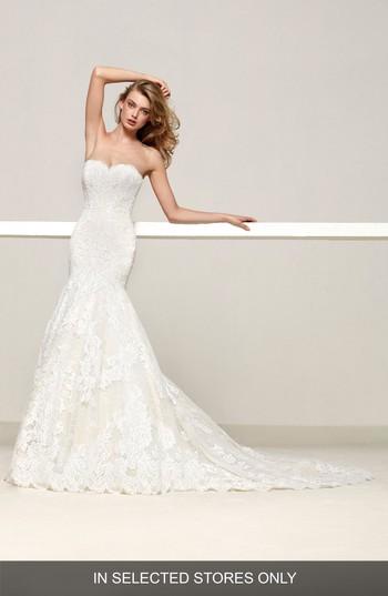 Women's Pronovias Druida Sweetheart Strapless Lace Mermaid Gown, Size - Ivory
