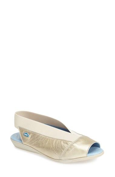 Women's Cloud 'caliber' Peep Toe Leather Flat Us / 40eu - Metallic