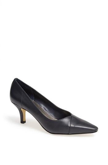 Women's Bella Vita 'wow' Kitten Heel Pump M - Blue