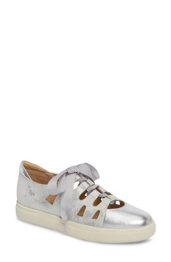 Women's Vaneli Odar Sneaker .5 M - Metallic