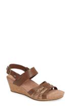 Women's Ugg Serinda Wedge Sandal .5 M - Brown