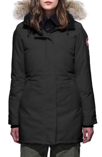 Women's Canada Goose Victoria Fusion Fit Down Parka With Genuine Coyote Fur Trim (10-12) - Black