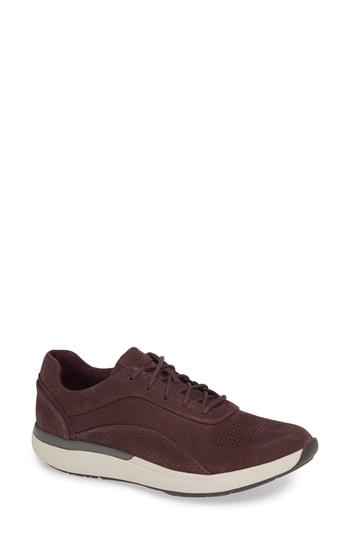 Women's Clarks Un Cruise Sneaker M - Burgundy