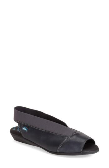 Women's Cloud 'caliber' Peep Toe Leather Flat .5-7us / 37eu - Blue