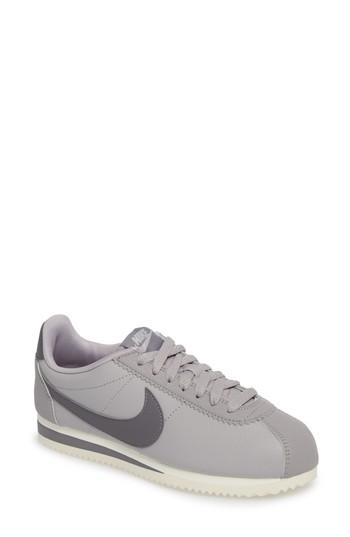 Women's Nike 'classic Cortez' Sneaker .5 M - Grey