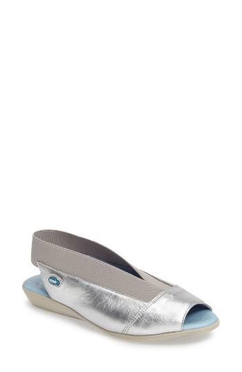 Women's Cloud 'caliber' Peep Toe Leather Flat .5-7us / 37eu - Metallic