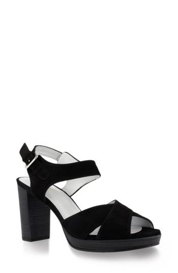 Women's Ukies Tango Sandal .5 M - Black