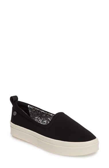 Women's Sakroots Saz Slip-on Sneaker