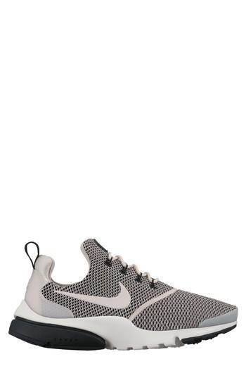 Women's Nike Presto Ultra Se Sneaker .5 M - Beige