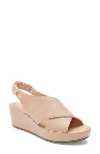 Women's Me Too Arena Wedge Sandal M - Beige